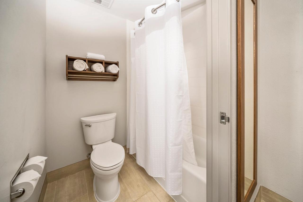 Express Chicago Northwest-vernon Hills By Ihg