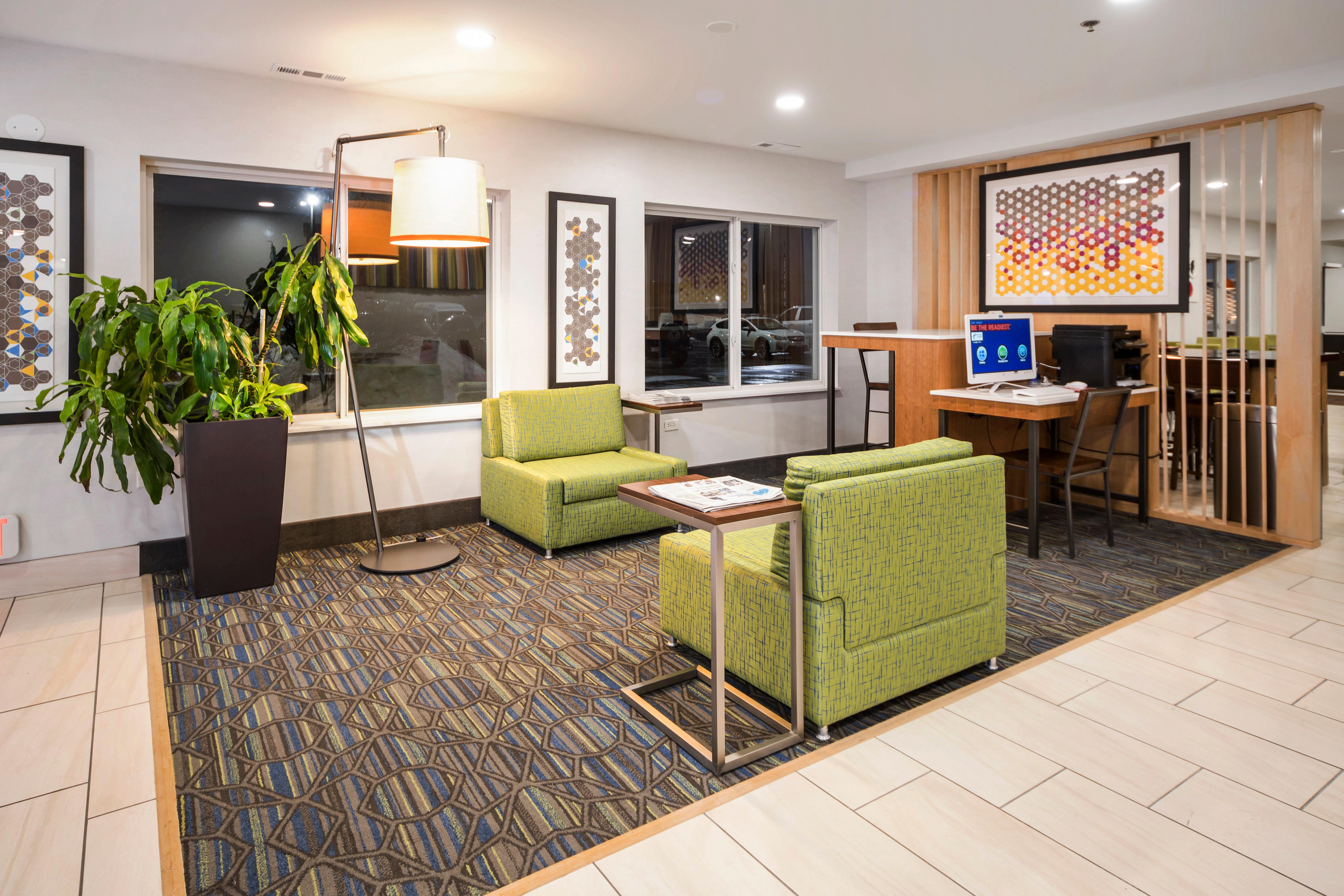 Express Chicago Northwest-vernon Hills By Ihg 2* Vernon Hills