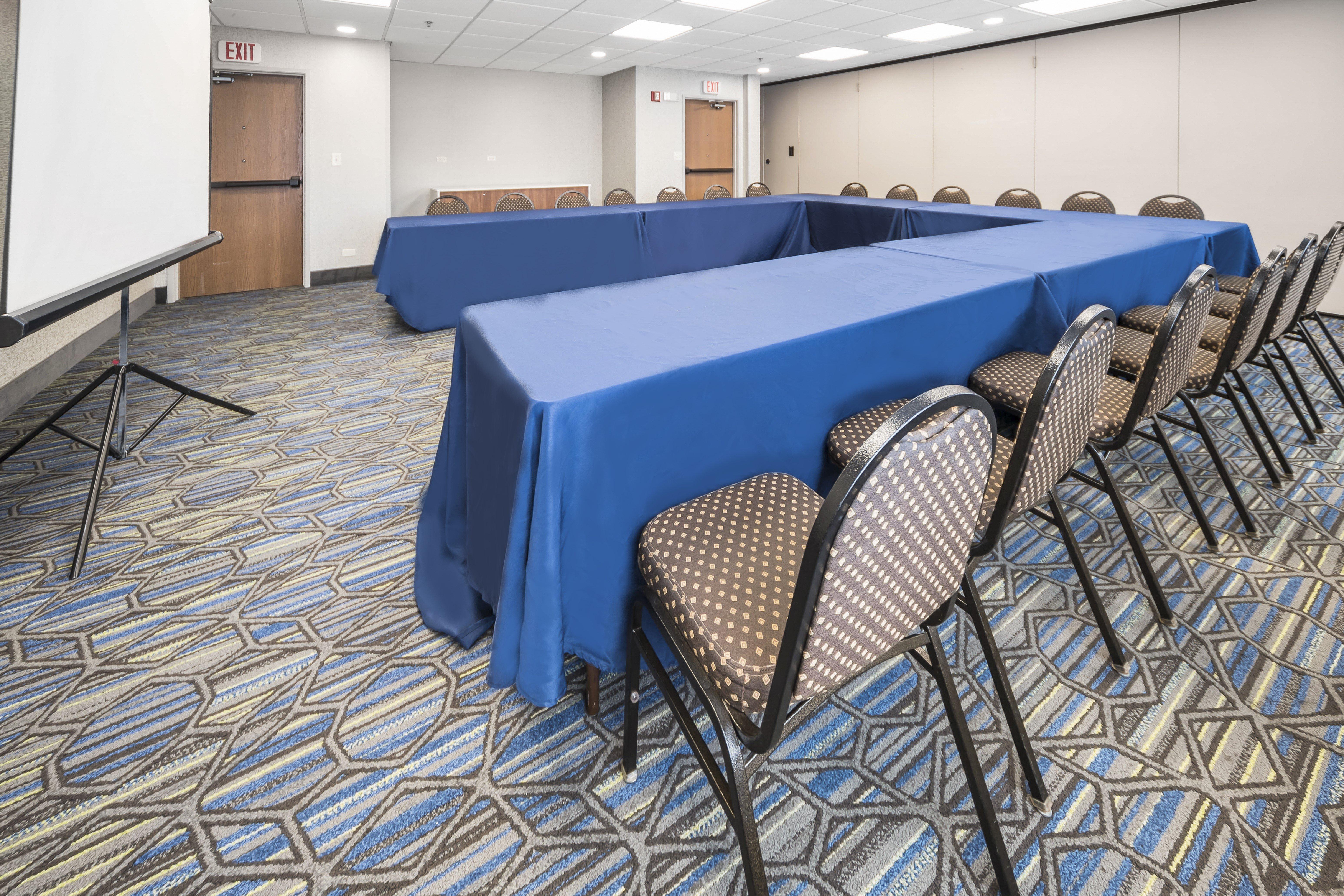 Hotel Holiday Express Chicago Northwest-vernon Hills By Ihg 2*