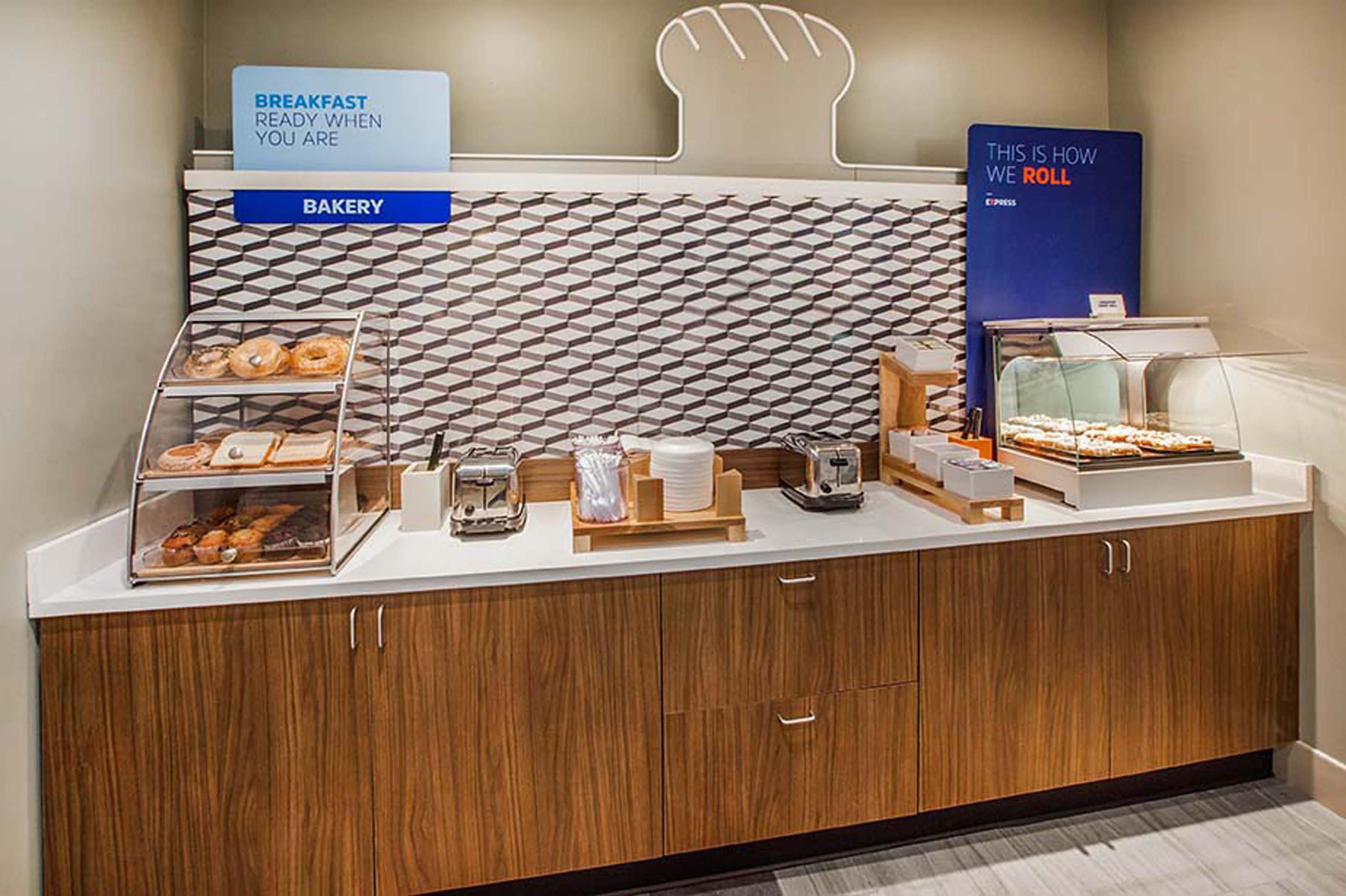 Express Chicago Northwest-vernon Hills By Ihg Vernon Hills