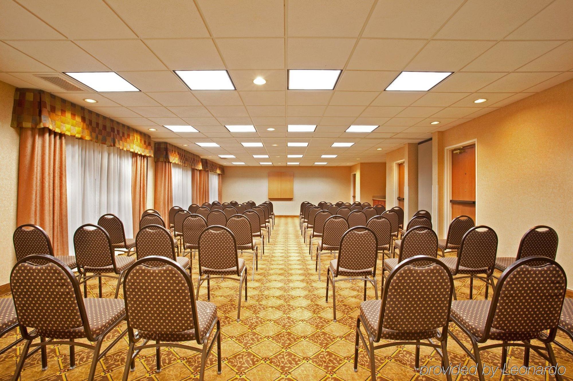 Hotel Express Chicago Northwest-vernon Hills By Ihg 2*