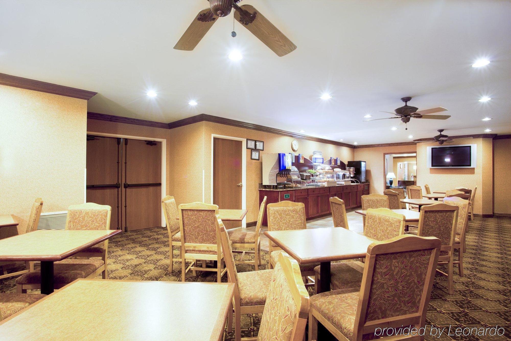 Hotel Express Chicago Northwest-vernon Hills By Ihg