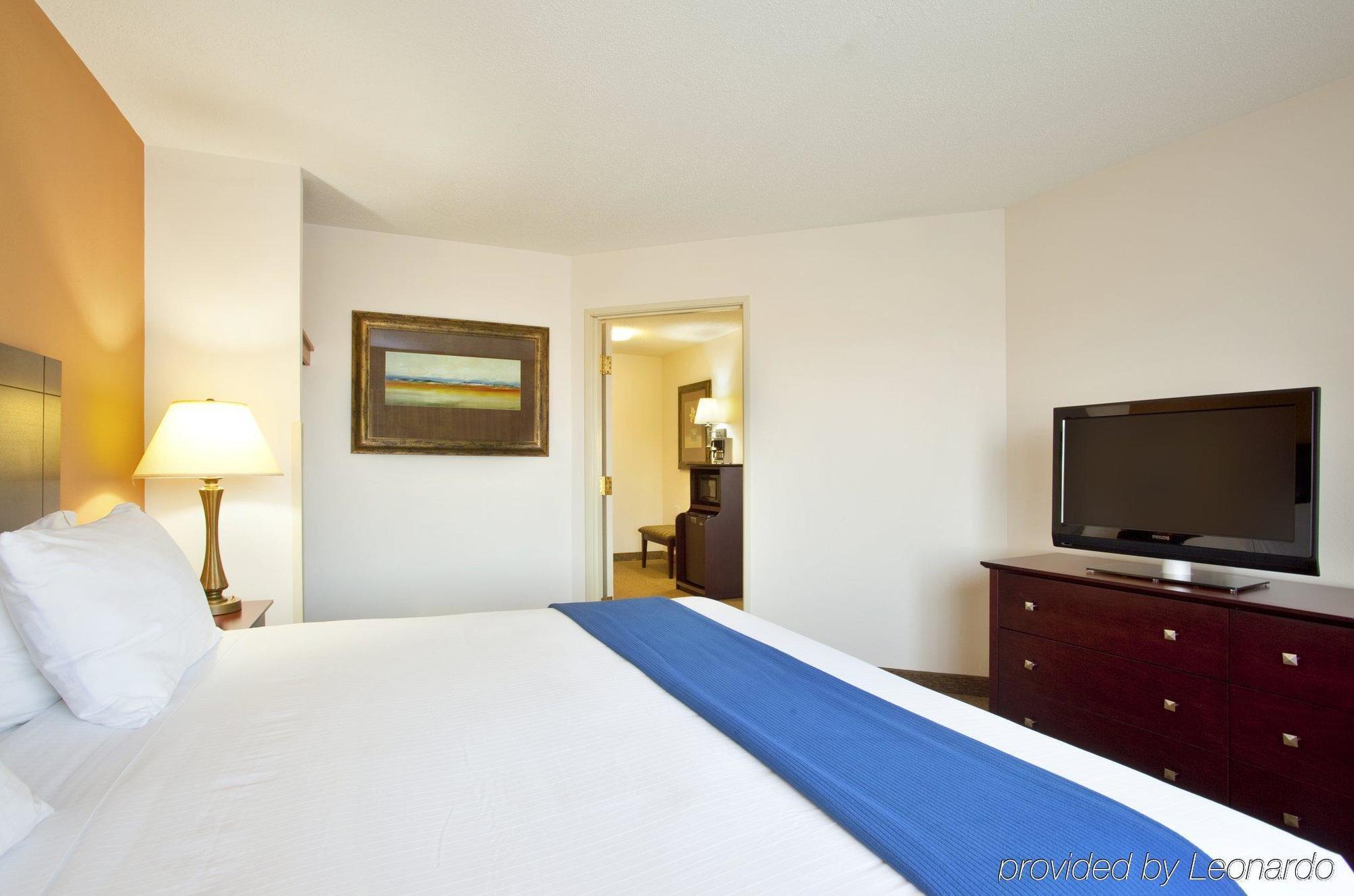 Hotel Holiday Express Chicago Northwest-vernon Hills By Ihg 2*