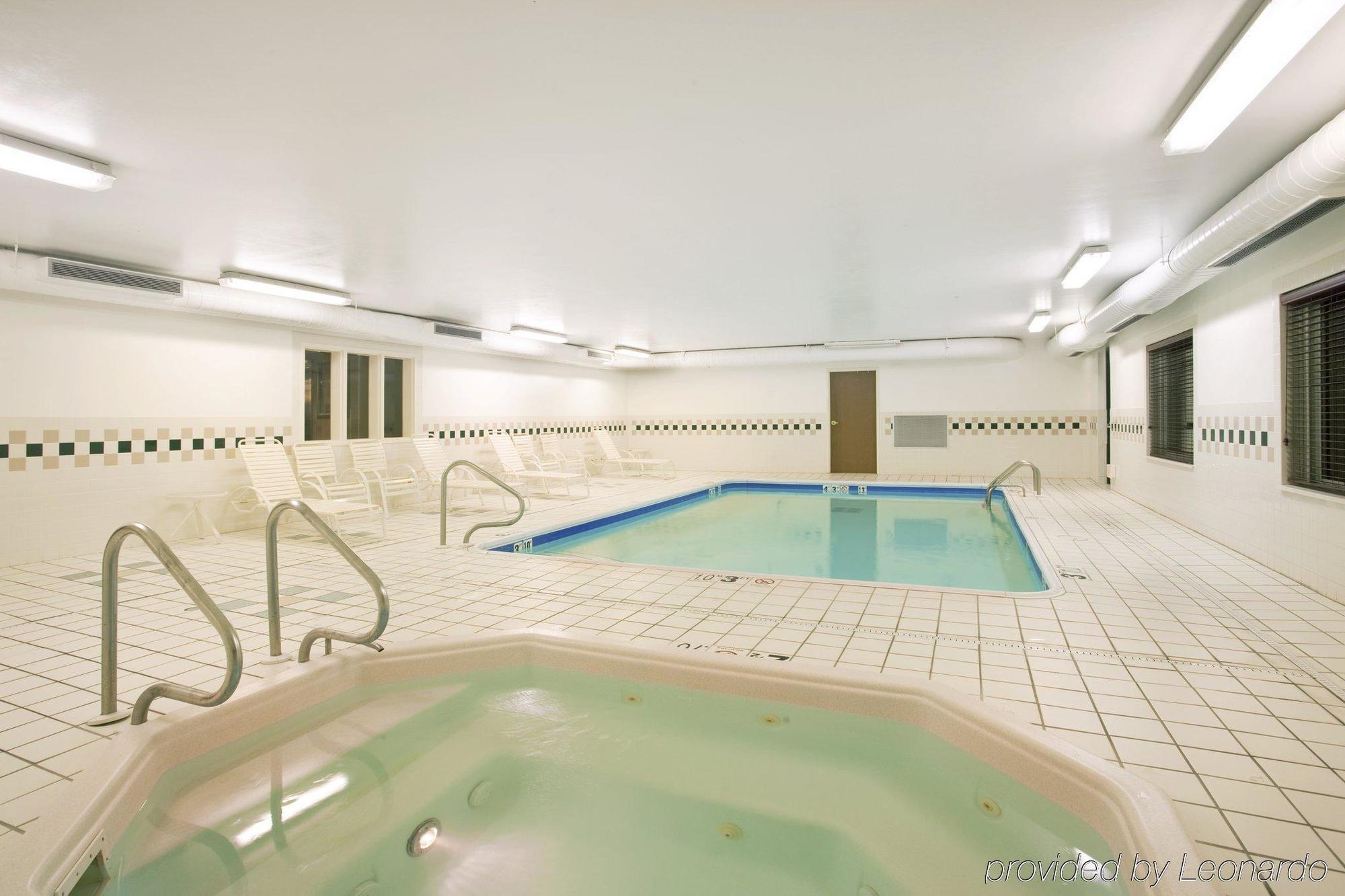 Express Chicago Northwest-vernon Hills By Ihg 2* Vernon Hills