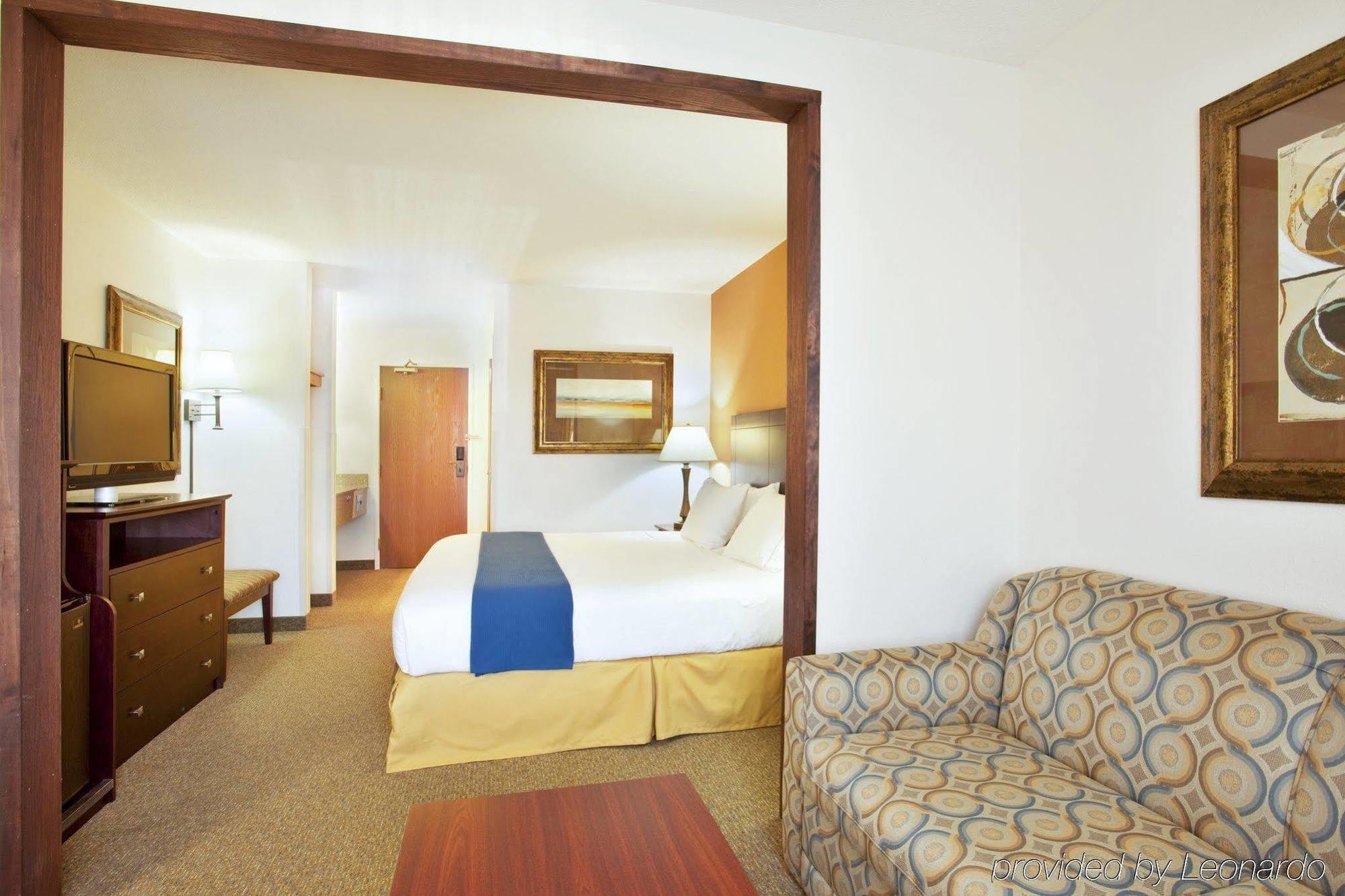 Express Chicago Northwest-vernon Hills By Ihg 2*